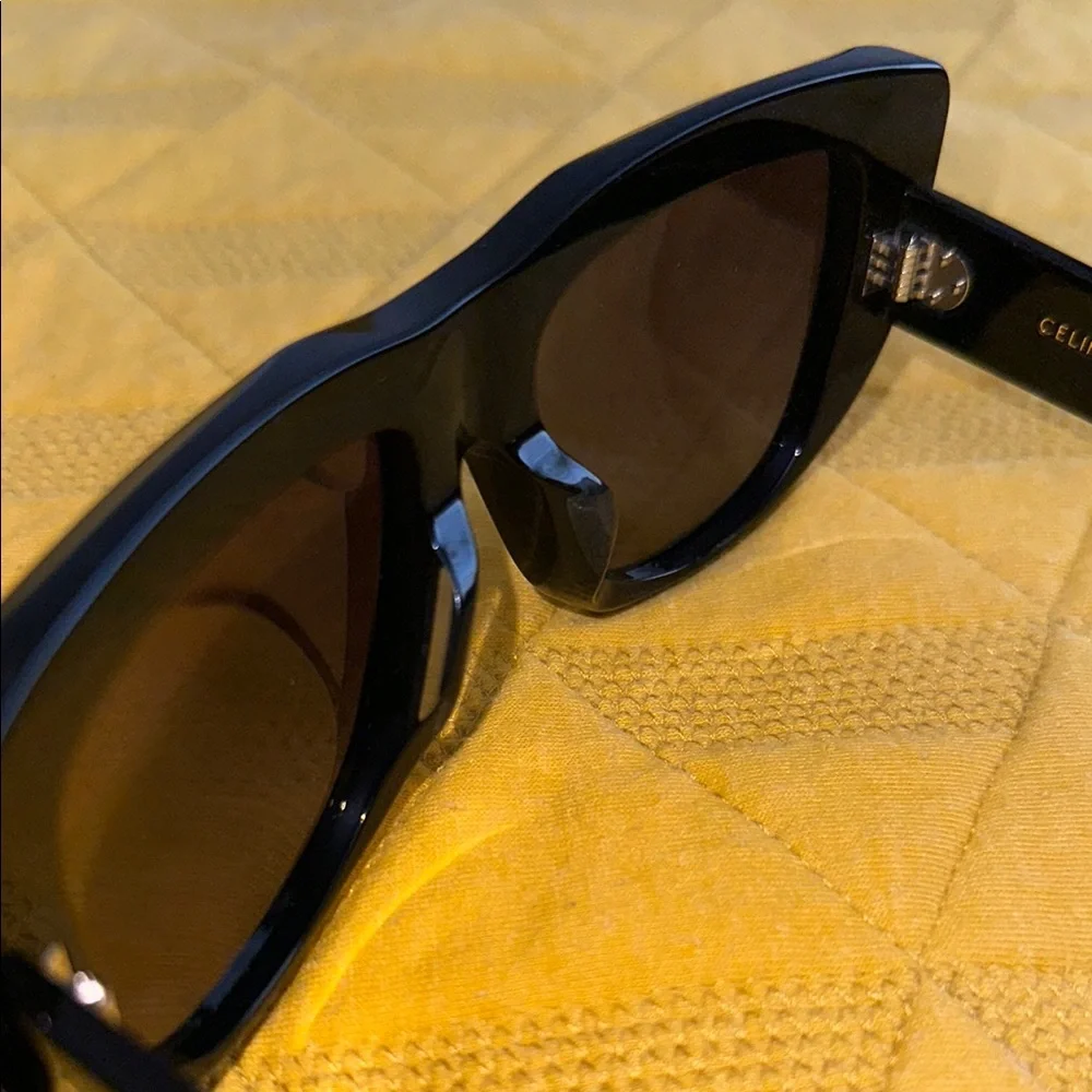 Black Cat-Eye Celine Sunglasses CL40157U - Picture 5 of 9